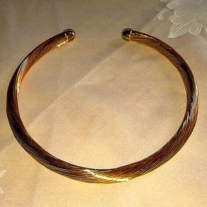 Cable Choker flex collar solid weight in gold tone Pre-owned,  EUC !